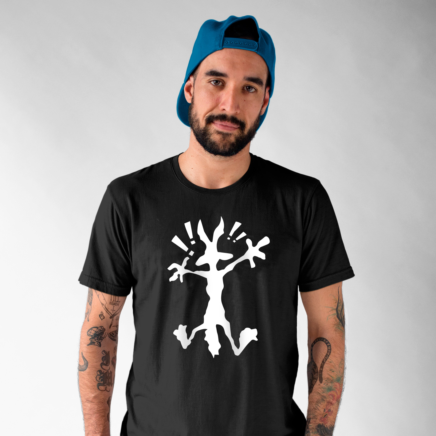 front-shot-of-a-hipster-middle-aged-man-wearing-a-round-neck-t-shirt-mockup-a17015 copia copy 2
